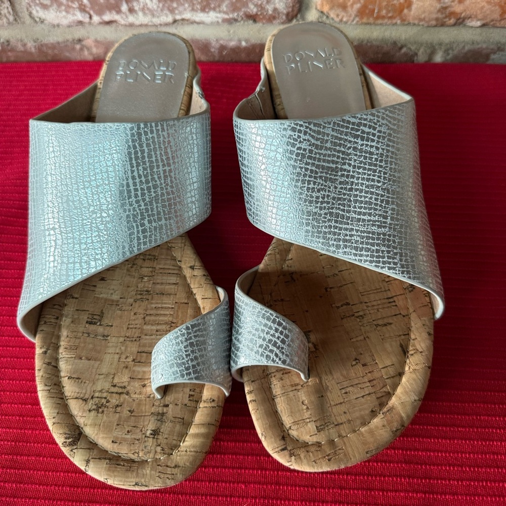 Donald Pliner Gretta Silver Sandal 9M NWOT